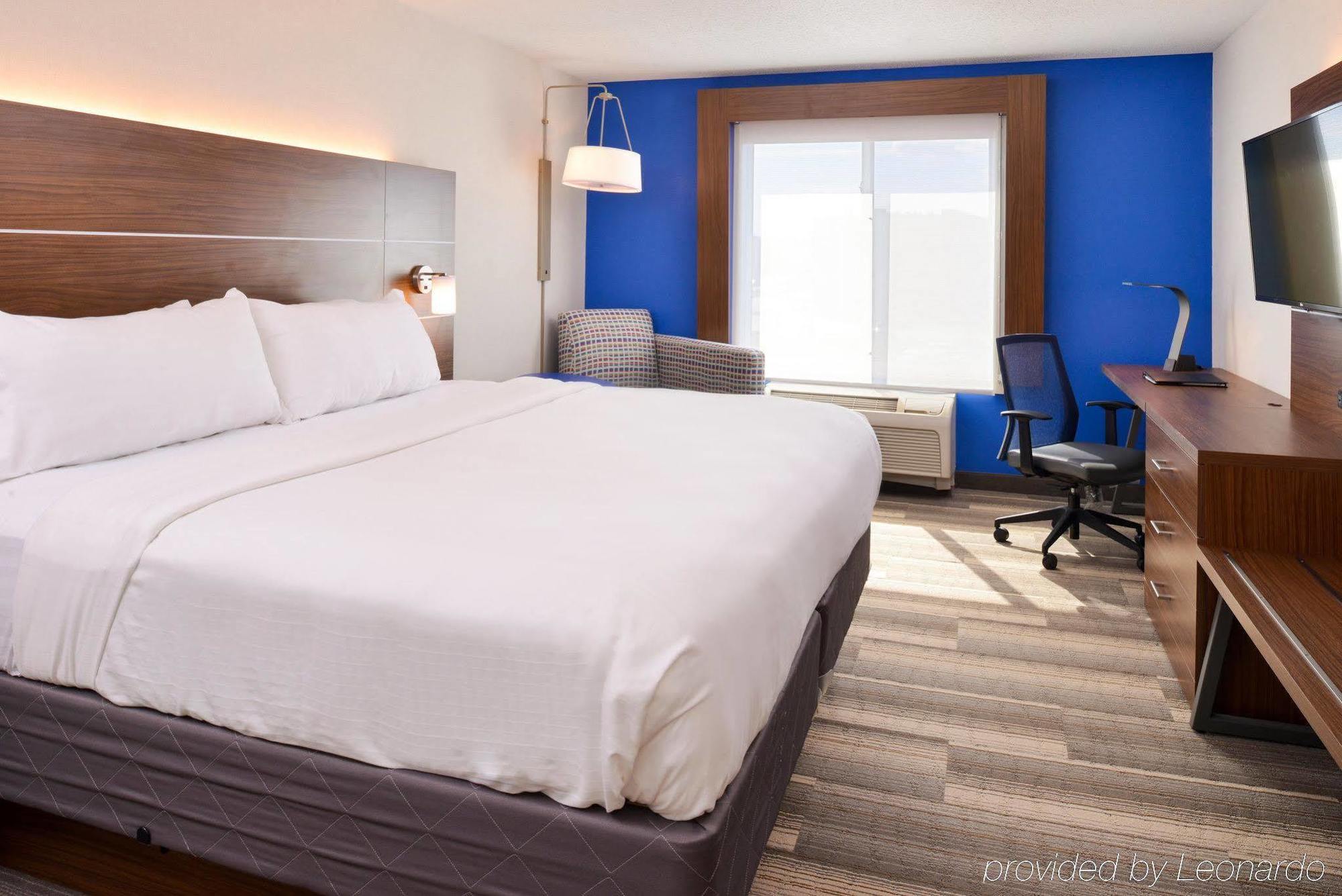 Holiday Inn Express Hotel & Suites Urbana-Champaign-U Of I Area By Ihg Exterior foto