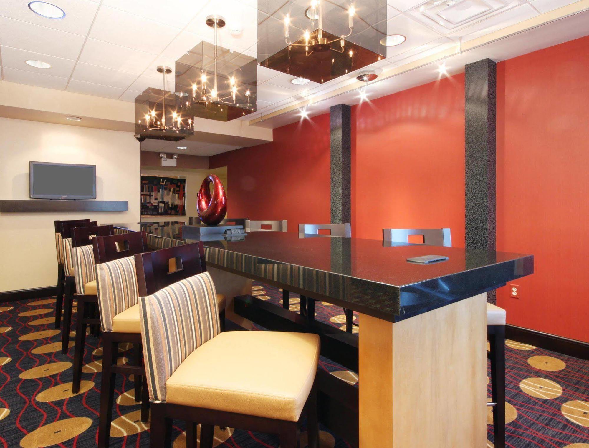 Holiday Inn Express Hotel & Suites Urbana-Champaign-U Of I Area By Ihg Exterior foto